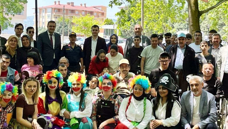 Bigadiç Bu Özel Günü Piknikle Kutladı