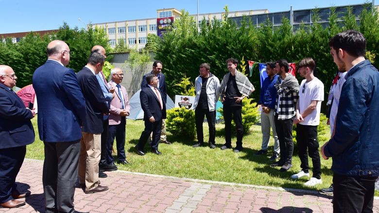 Çadır Eylemine Rektör Oğurlu'da Destek Verdi