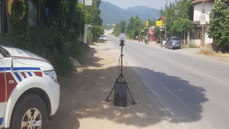 Hız Radarı Takipte! Ceza Kesmeye Devam Ediyor