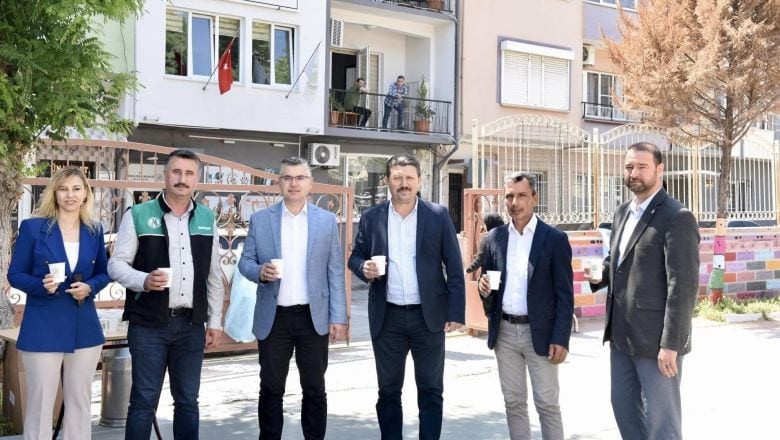 Müdür Alkan Süt ve Ayran Dağıttı