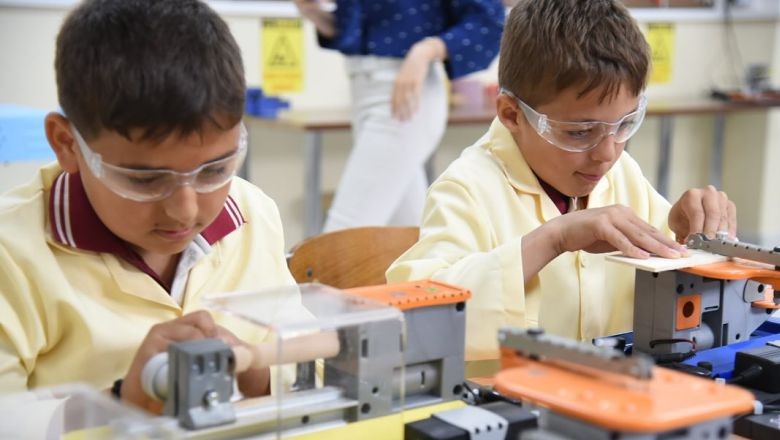 Müdür Tatlı Öğrencilerle Ahşap Bal Kaşığı Üretti