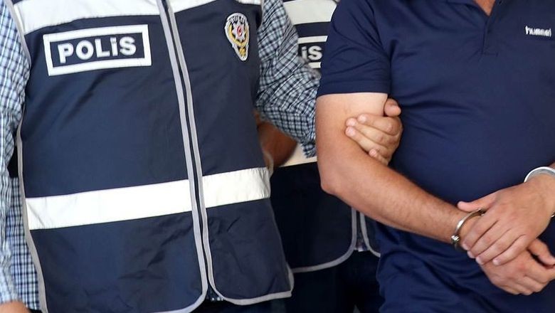 Peşine Düştüğü Şüphelileri Üzerlerindeki Delillerle Yakaladı