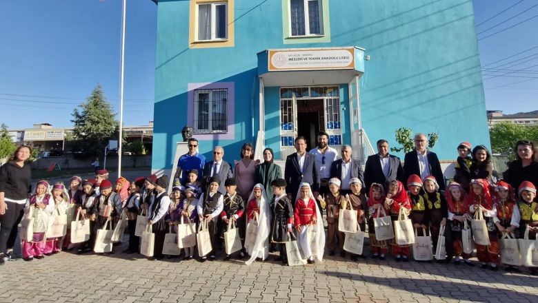Sındırgılı Çocuklar Şenlik Düzenledi