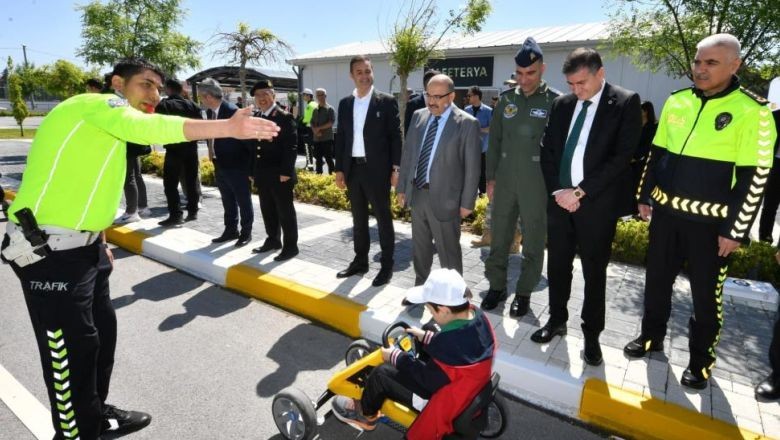 Vali Ustaoğlu: 'Annelerinizi babalarınızı uyarın'