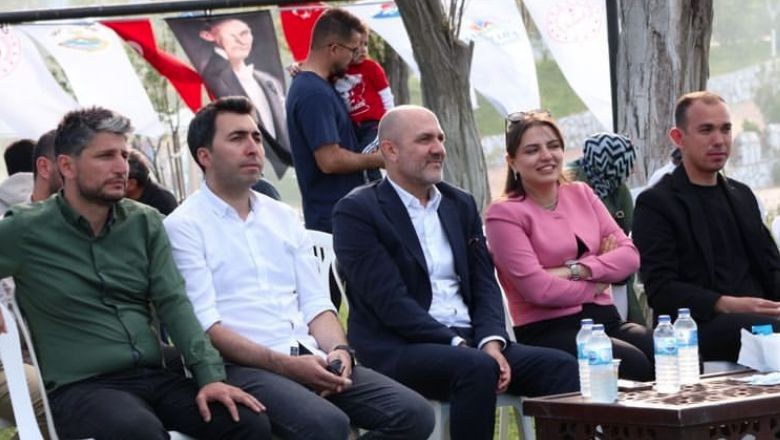 Marmara Adalar'da Protokol ve Gençler Bir Arada