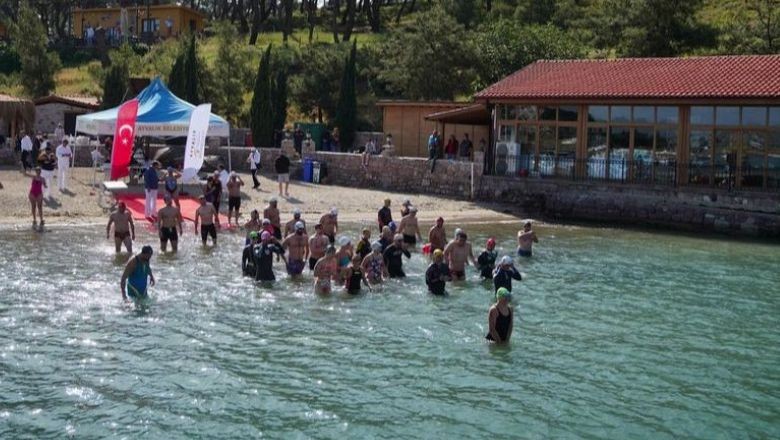Açık Yüzme Yarışlarıyla Ayvalık Su Sporlarının Merkezi Oldu
