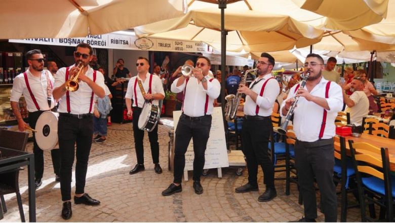 Ayvalık'ta Balkan Esintisi