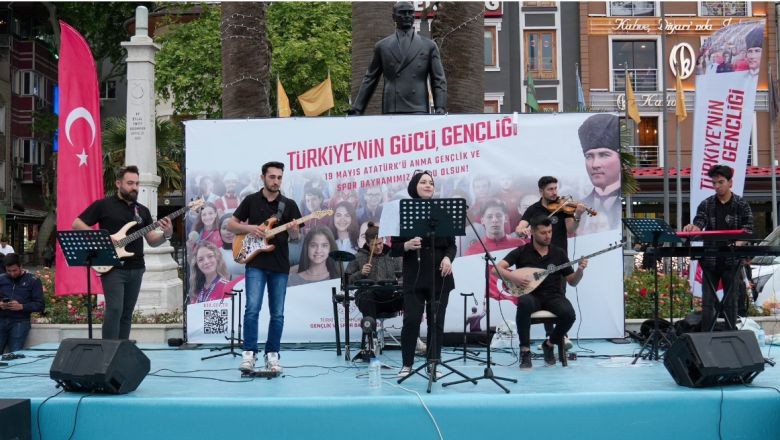 Bandırma Gençlik Konseri'nde Coşku Doruğa Çıktı!