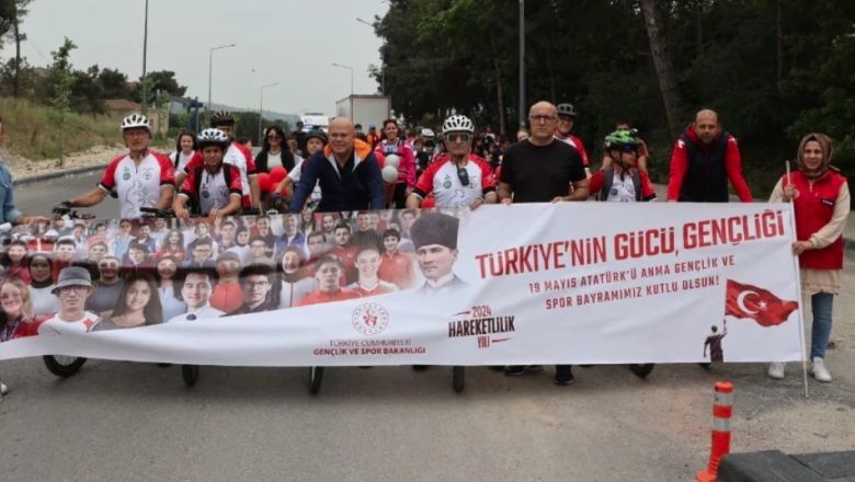 Susurluk'ta Gençler Pedal Çevirerek Sağlıklı Yaşama Davet Etti