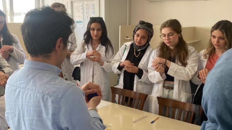 Öğrenciler Burhaniye'de Gıda Kontrolü Laboratuvarını Keşfetti