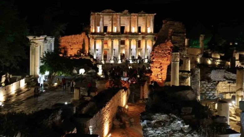 Antik Kent Gece Ziyaretine Kapılarını Açtı
