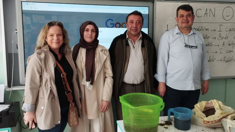 Balıkesir'de Minikler Fidan Dikimiyle Geleceğe Nefes Oluyor