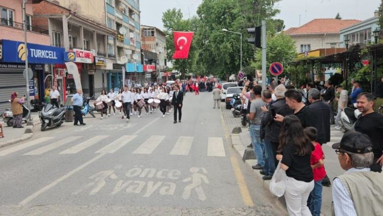 Sındırgı'da Yüzlerce Vatandaş Kortejde Buluştu