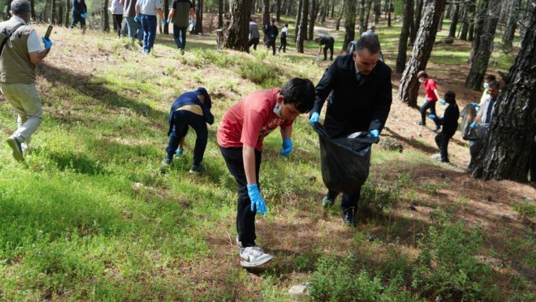 Kazdağları'nda Yarım Saatte 1 Ton Çöp Toplandı