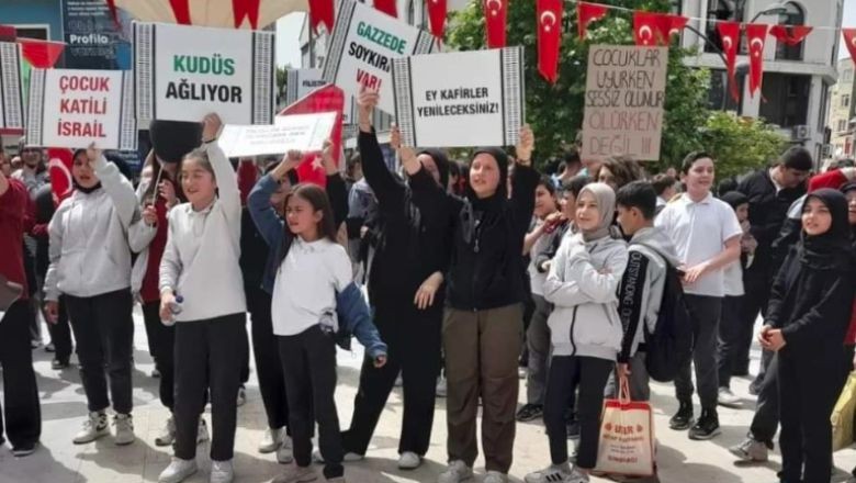 Sındırgı'da Öğrenciler Zulme Karşı Yürüdü