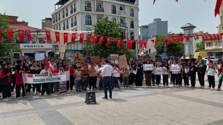 Sındırgı'da Öğrenciler Zulme Karşı Yürüdü