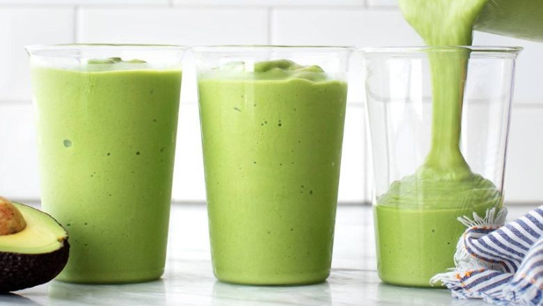 Üç Malzemeli Avokadolu Smoothie