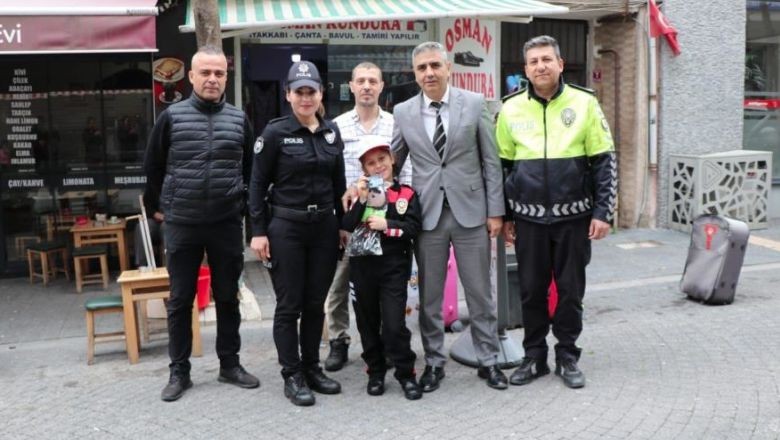 Balıkesir'deki Minik Elif Fahri Trafik Dedektifi Seçildi!