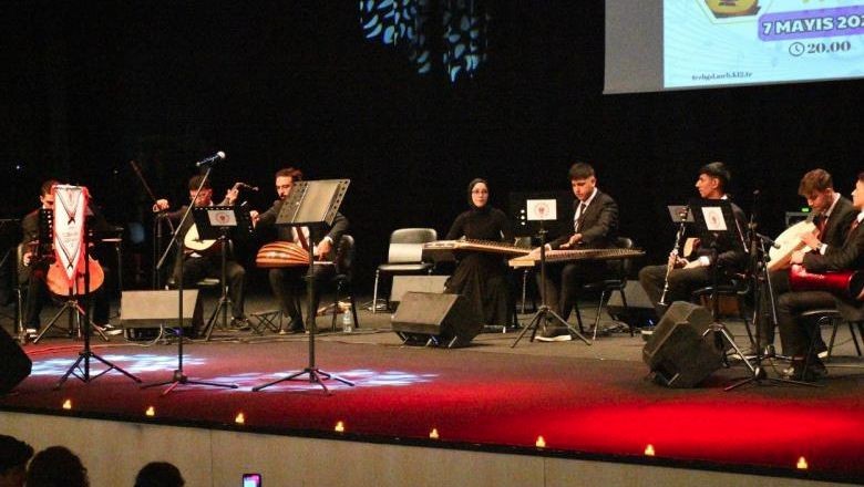 Balıkesir'in Sahnesinde Türk Halk Müziği Yankılandı