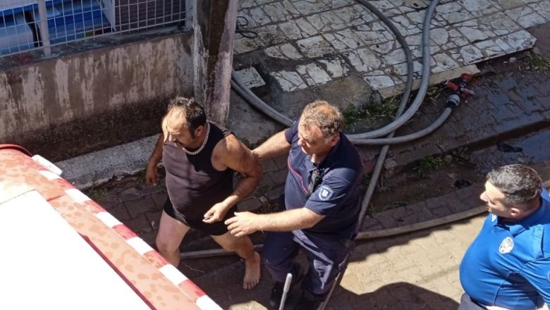 Balıkesir'de Dört Katlı Binada Yangın