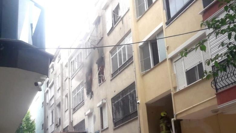 Balıkesir'de Yangın Alarmı! Apartman Sakinleri Paniğe Kapıldı!
