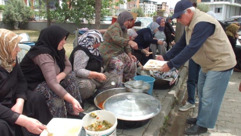 Yeni Bir Gelenek Başlattı! 2 Bin Kişiyi Buluşturdu