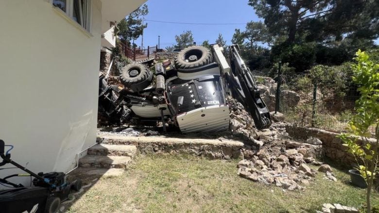 Balıkesir'de 11 Yaşındaki Çocuk İş Makinasının Altında Kaldı