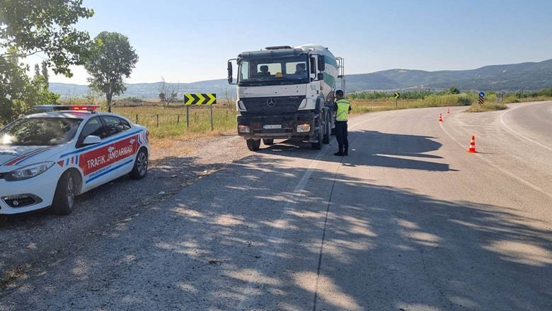 Balıkesir'de Yük Taşıyan Araç ve Sürücülere Denetim