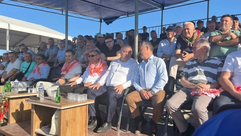 Başkan Duru Manyaslı Güreşçiyi Yalnız Bırakmadı