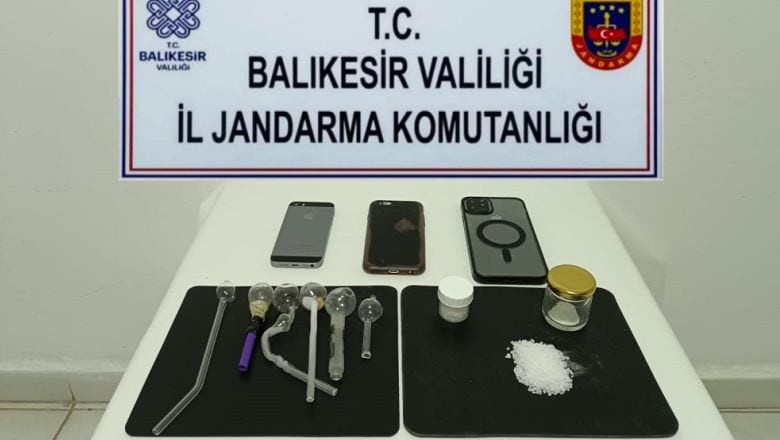 1 Evde 6 Adet Uyuşturucu Aparatı