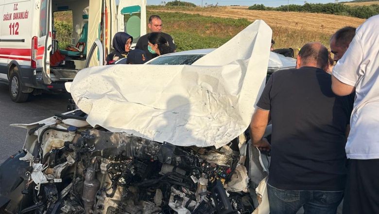 Erdek'te Feci Kaza! 3 Araç Çarpıştı