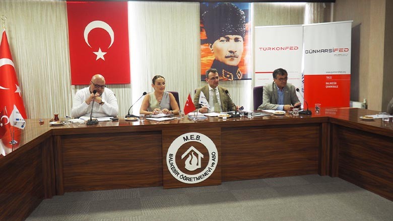 Balıkesir Öğretmenevi'nde gerçekleştirilen toplantıda, GÜNMARSİFED Başkanı Funda Seçil Dedeoğlu liderliğinde Güney Marmara iş dünyasının temsilcileri ve TÜRKONFED yetkilileri bir araya geldi