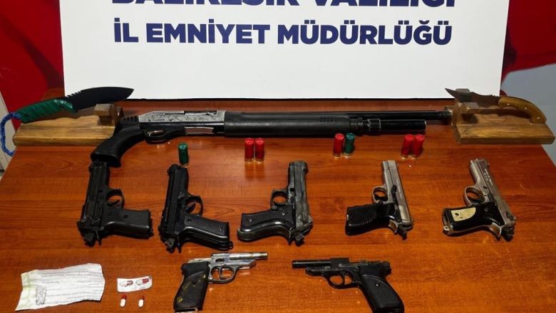 Polisi Görünce Kendini Halıya Sardı