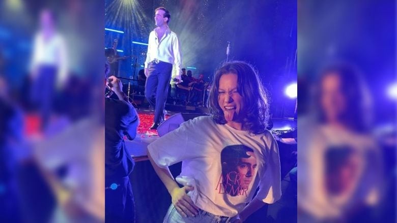 Serenay Sarıkaya Sevgilisini Tişörte Bastırdı