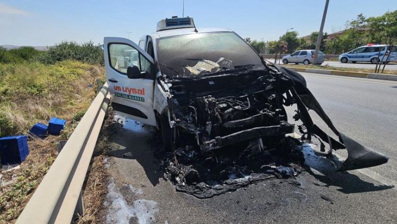 Balıkesir'de Araç Seyir Halindeyken Alev Aldı!