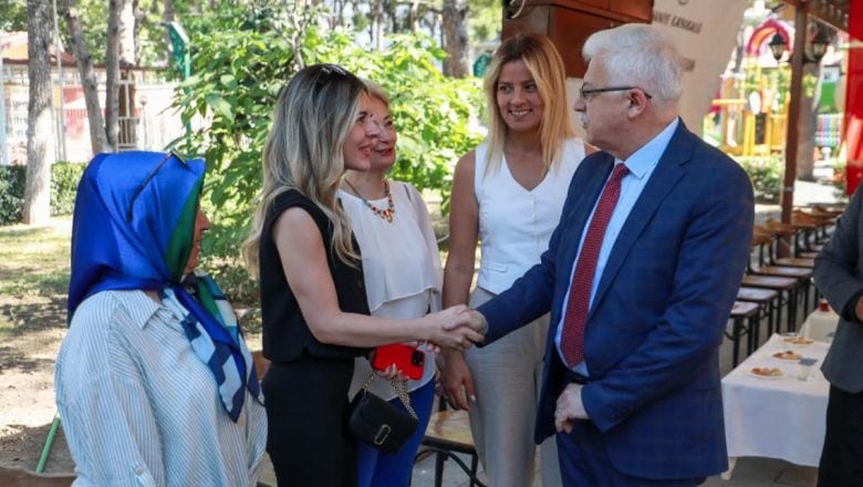 Burhaniye'de Bayramın İkinci Günü Coşkulu Geçti