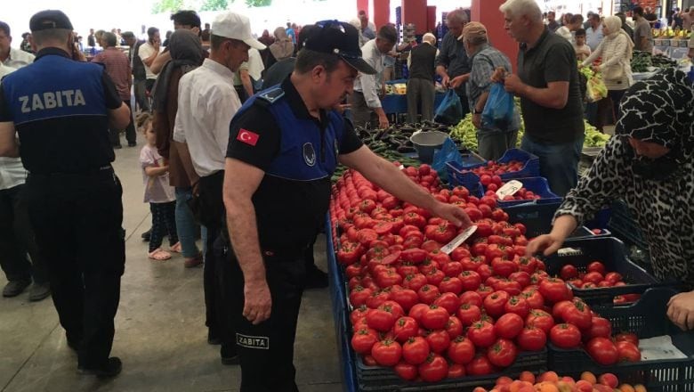 Dursunbey'de Zabıtalar Harekete Geçti
