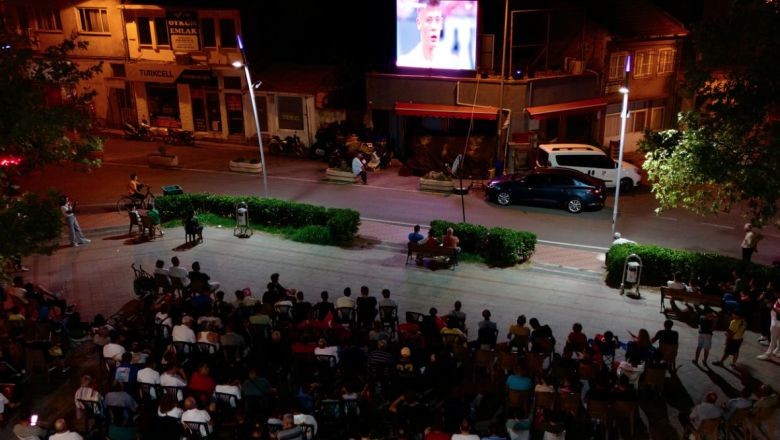 Gömeç Milli Takımın Zaferini Coşkuyla Karşıladı