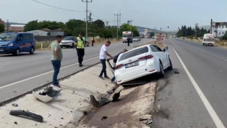 Gönen'de Araç Savruldu! 1 Yaralı
