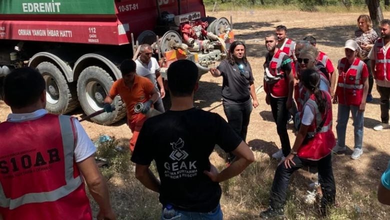 Burhaniye'de Rekor Katılımla Gönüllüler Eğitildi