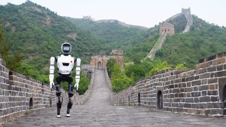 Çin Seddi'ni Tırmanan İlk İnsansı Robot!
