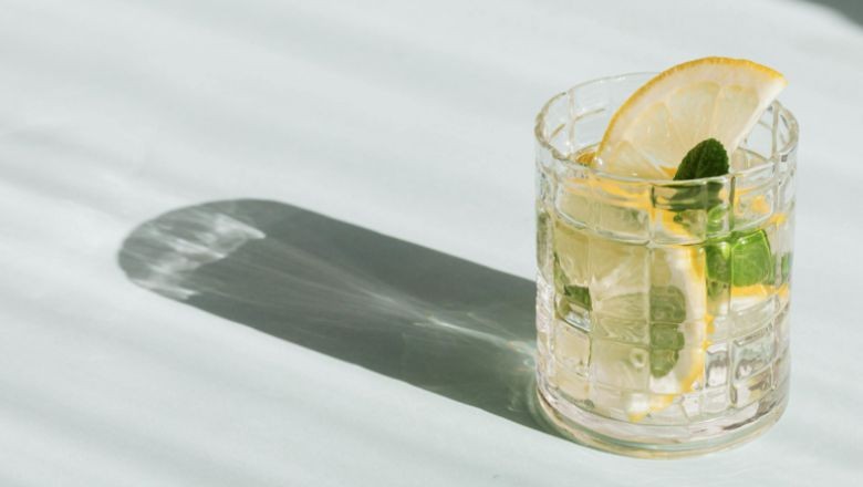 Ferahlatıcı Tarif: Ev Yapımı Naneli Limonata!