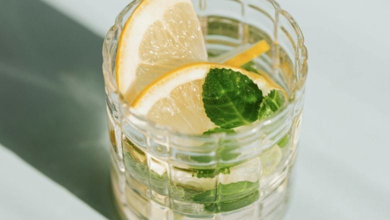 Ferahlatıcı Tarif: Ev Yapımı Naneli Limonata!