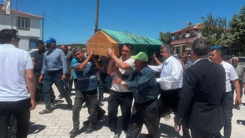 Balıkesir'de Boğulan Anne ve Oğlu Toprağa Verildi