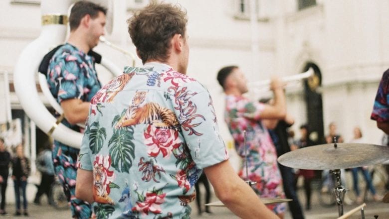 Bu Yaz Hawaii Gömleklerine Şans Verin!