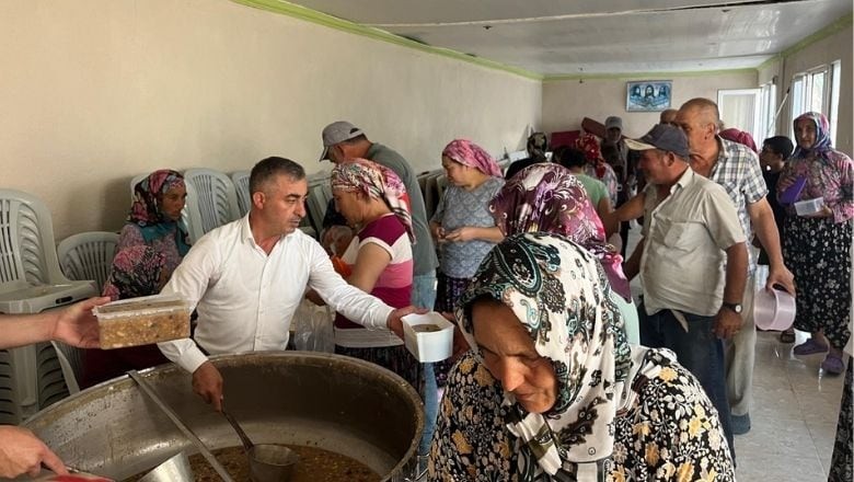 Başkan Duru Aşure Dağıttı