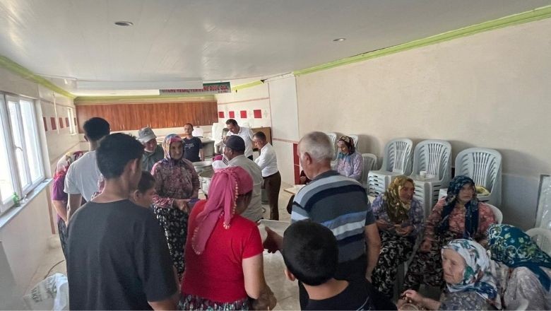 Başkan Duru Aşure Dağıttı