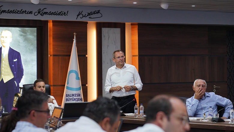 Başkan Mesut Ergin, toplantının ardından yaptığı açıklamada, “Ayvalık’ımız için, kentimiz için Balıkesir Büyükşehir Belediyesi’yle işbirliği içerisinde yapacağımız projelerin değerlendirmesini yaptık Başkan Mesut Ergin, toplantının ardından yaptığı açıklamada, “Ayvalık’ımız için, kentimiz için Balıkesir Büyükşehir Belediyesi’yle işbirliği içerisinde yapacağımız projelerin değerlendirmesini yaptık