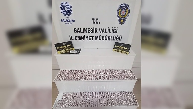 Balıkesir'de 1.154 Sentetik Hap Ele Geçirildi Balıkesir'de 1.154 Sentetik Hap Ele Geçirildi