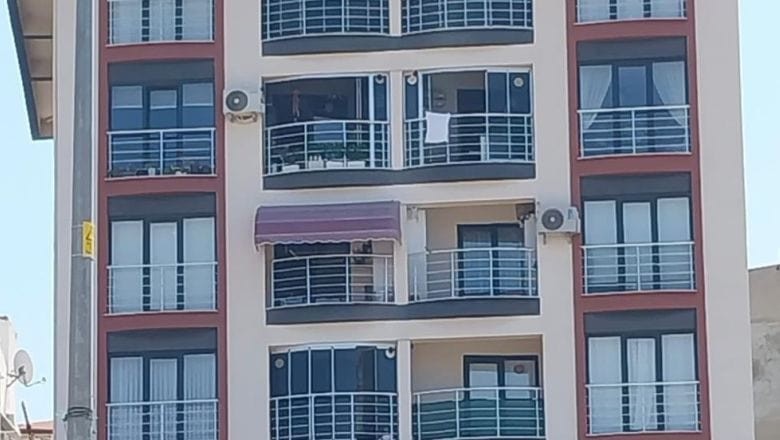Balıkesir'de 12 Yaşındaki Çocuk 5'inci Kattan Düştü